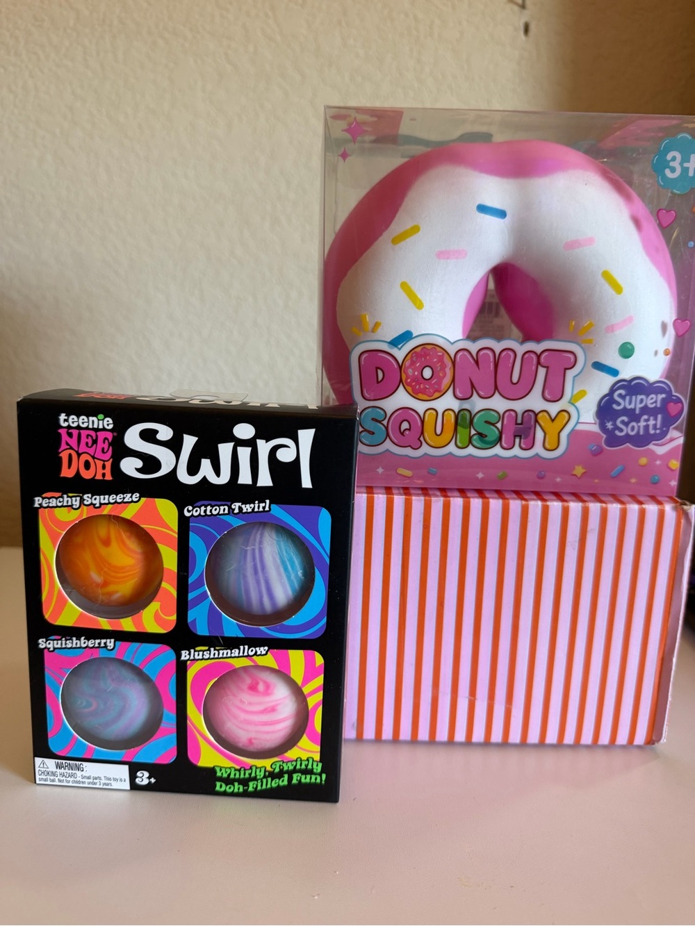 🩷💙”JUMBO DONUT” Squishy w/SPRINKLES!!🩷💙”TEENIE NEEDOH SWIRL”. 4 BALLS!!🍭🍭🍭